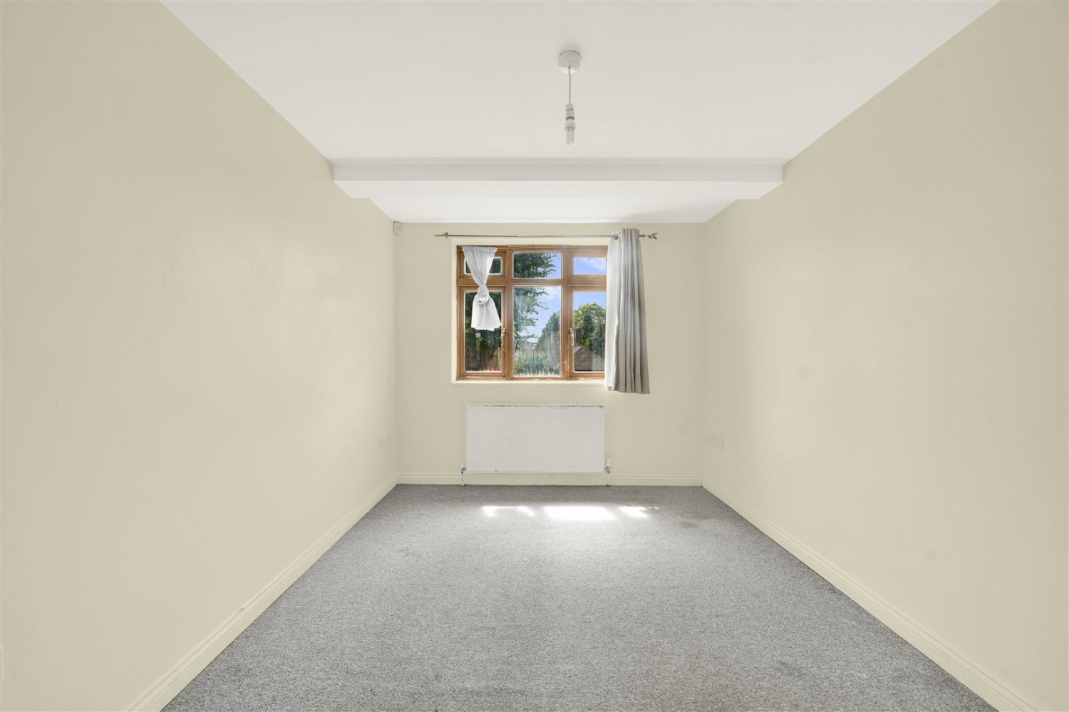 2 bedroom Flat for sale in Mawney Road, Romford, RM7