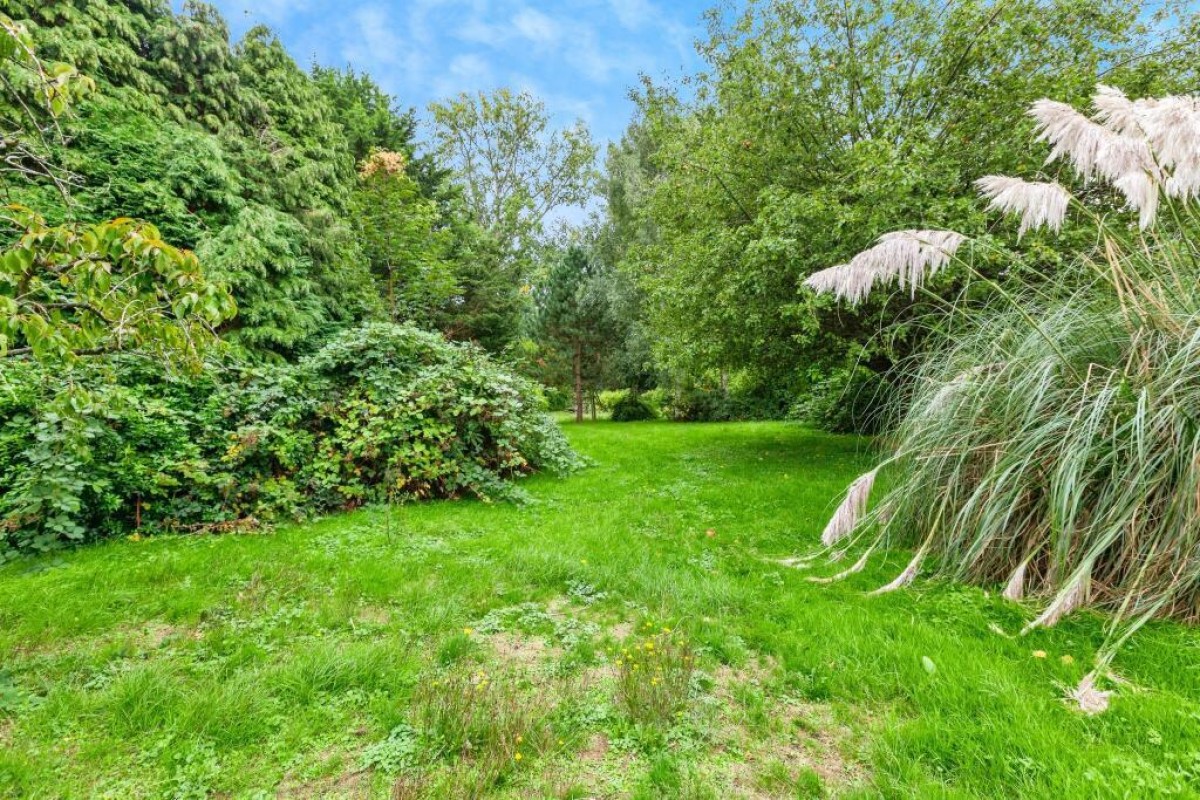 Bells Lane, Horton, Slough