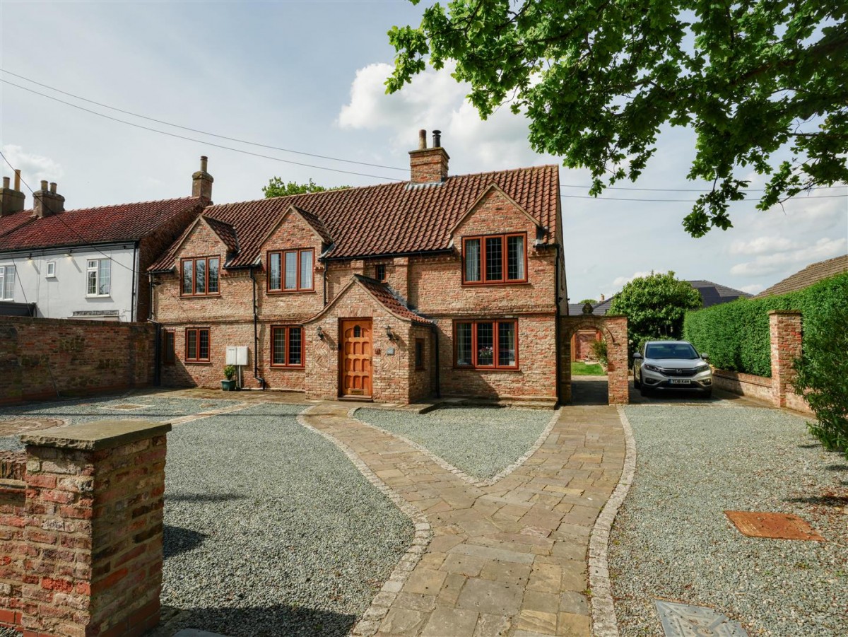 Oakwell, The Village, Wigginton, York