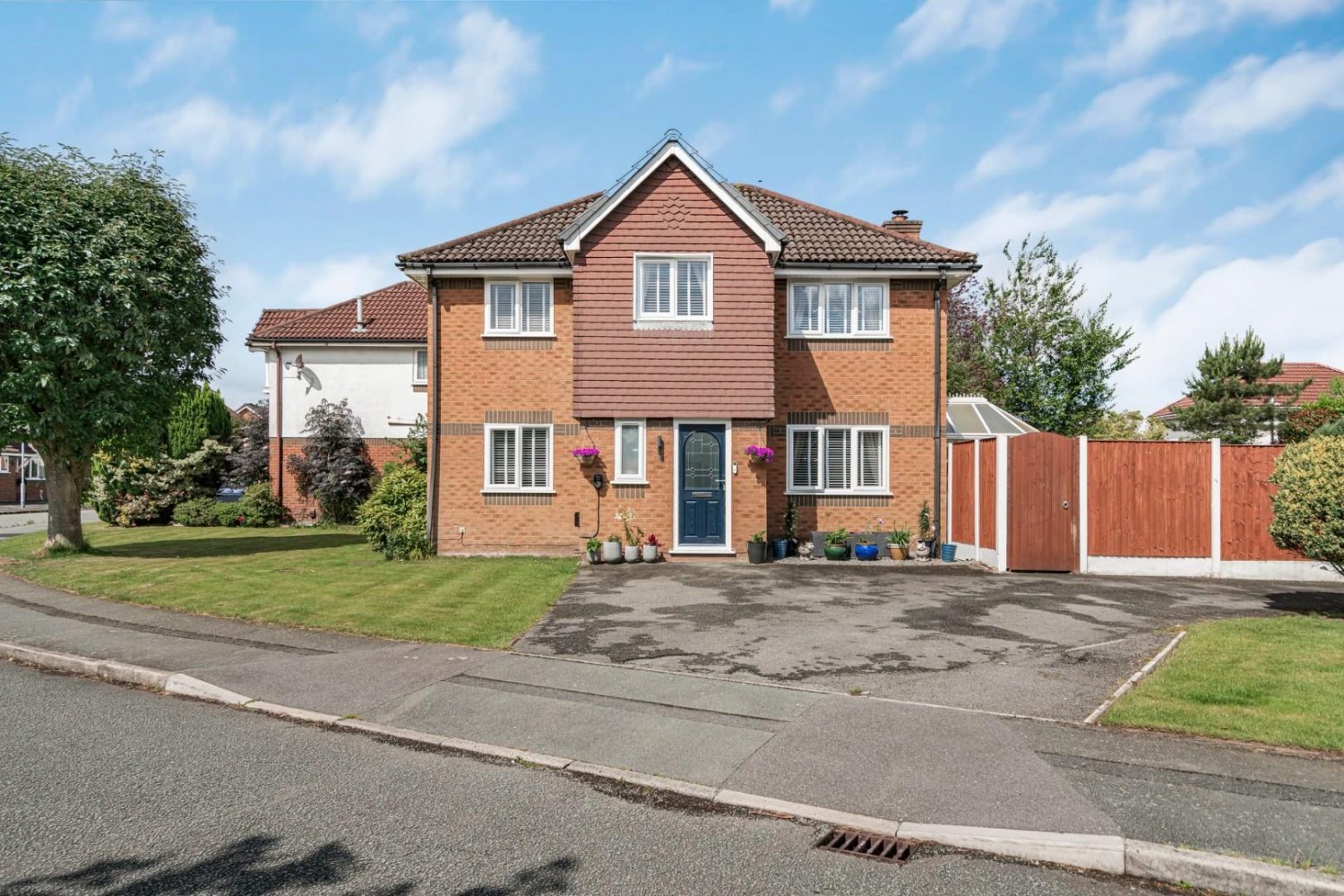 Lincoln Close, Warrington