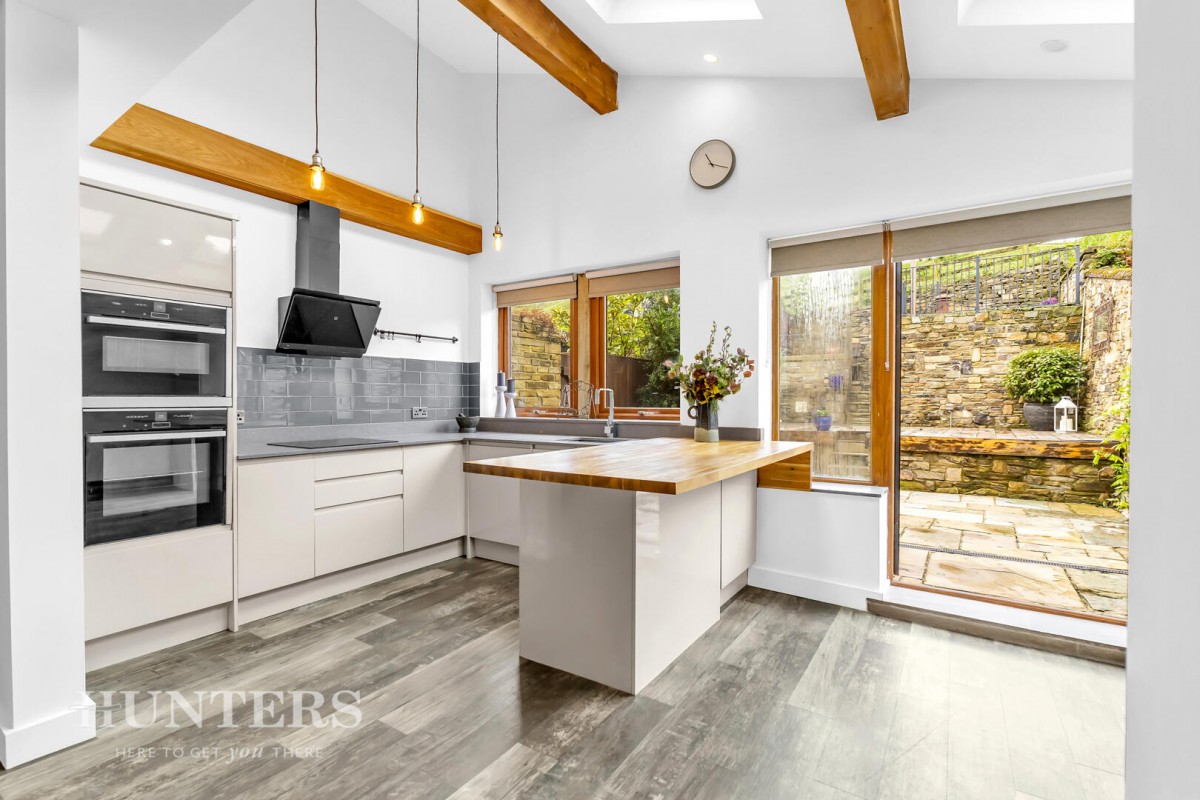 Hollingworth Road, Littleborough, OL15 0AU