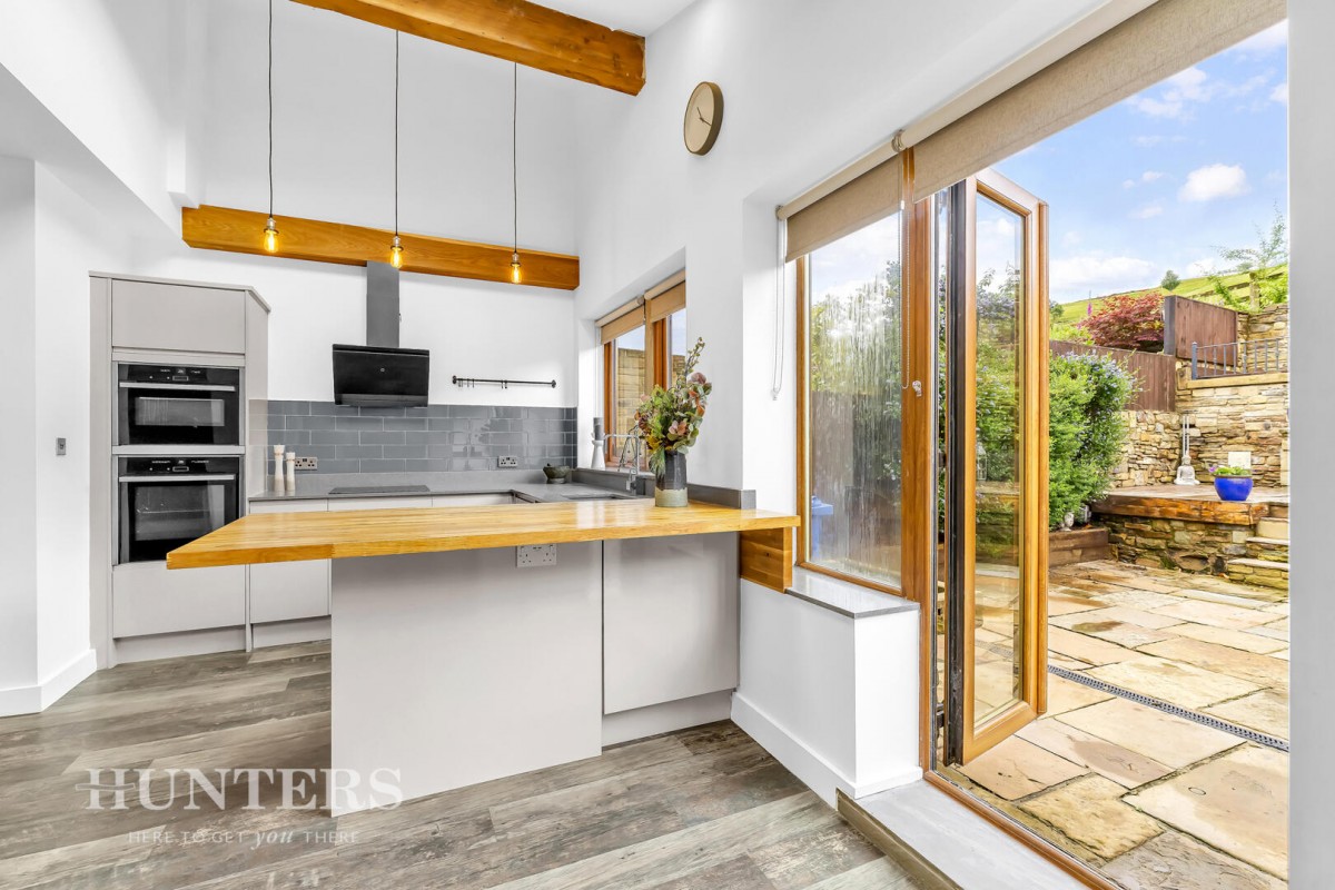 Hollingworth Road, Littleborough, OL15 0AU