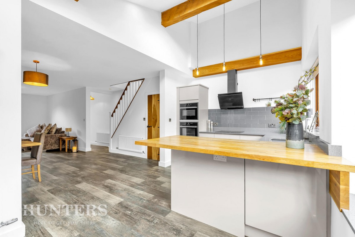 Hollingworth Road, Littleborough, OL15 0AU