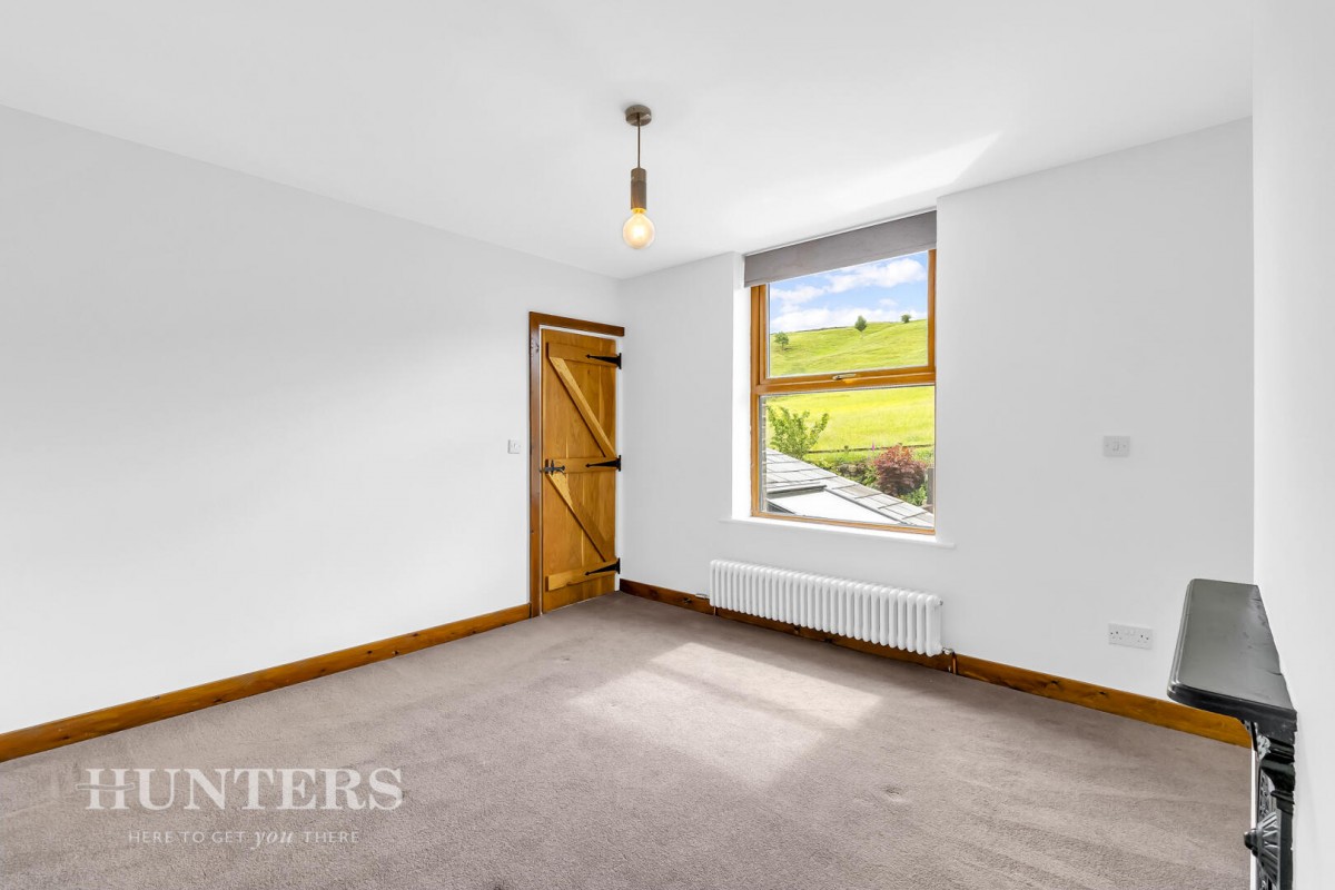 Hollingworth Road, Littleborough, OL15 0AU