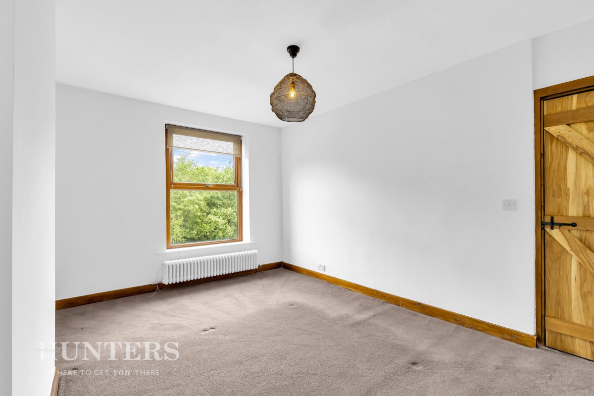 Hollingworth Road, Littleborough, OL15 0AU