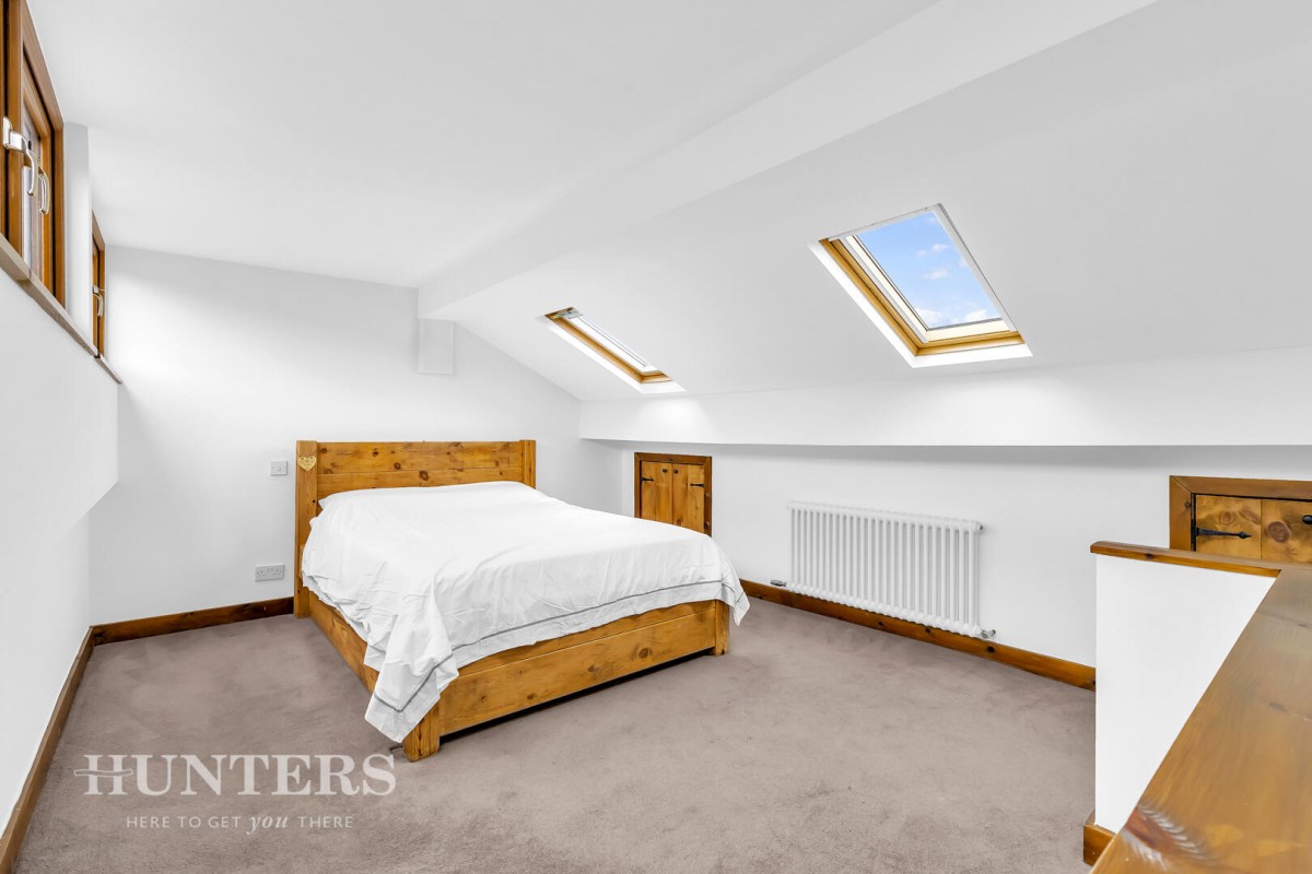 Hollingworth Road, Littleborough, OL15 0AU