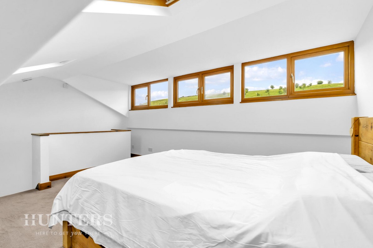 Hollingworth Road, Littleborough, OL15 0AU