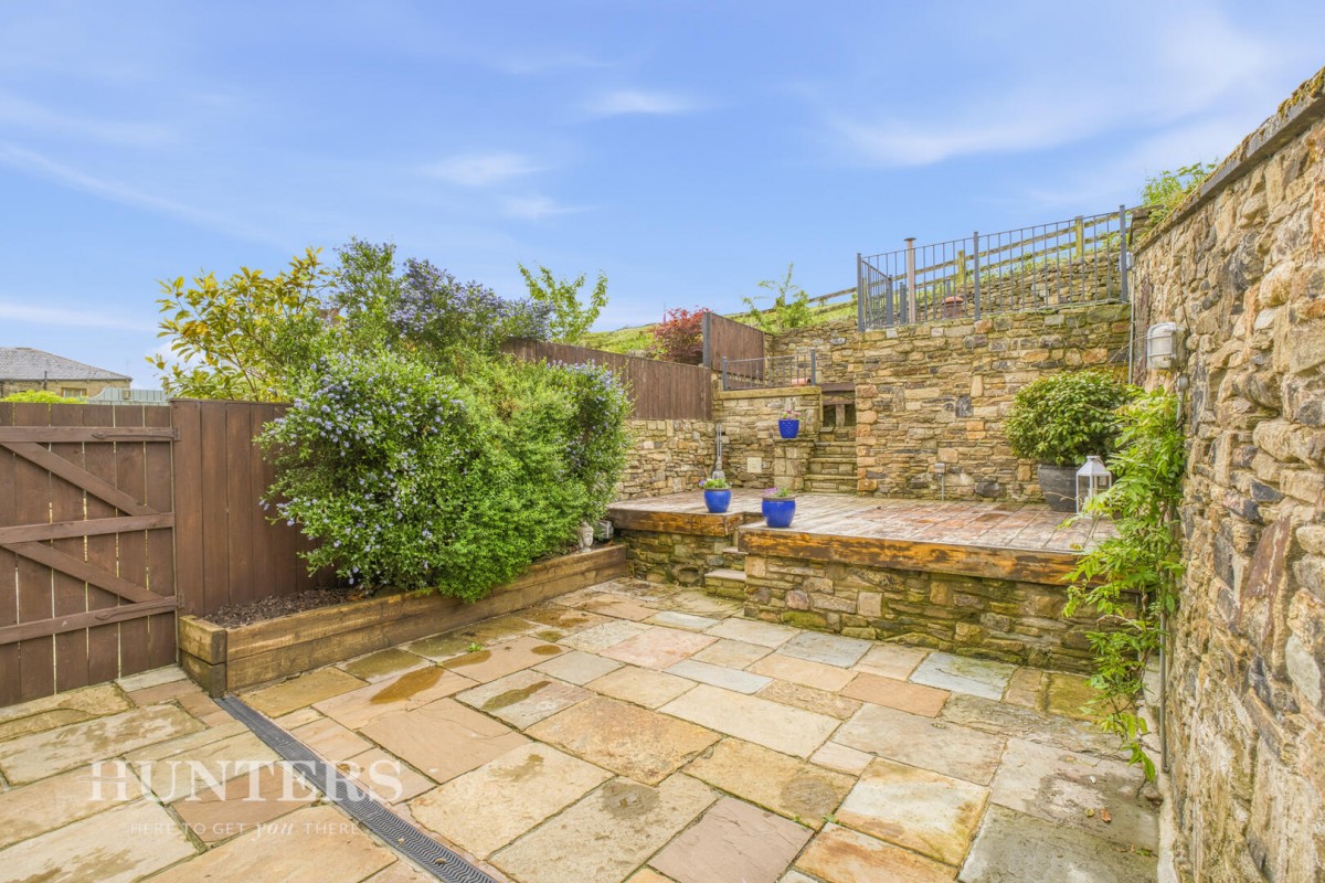 Hollingworth Road, Littleborough, OL15 0AU