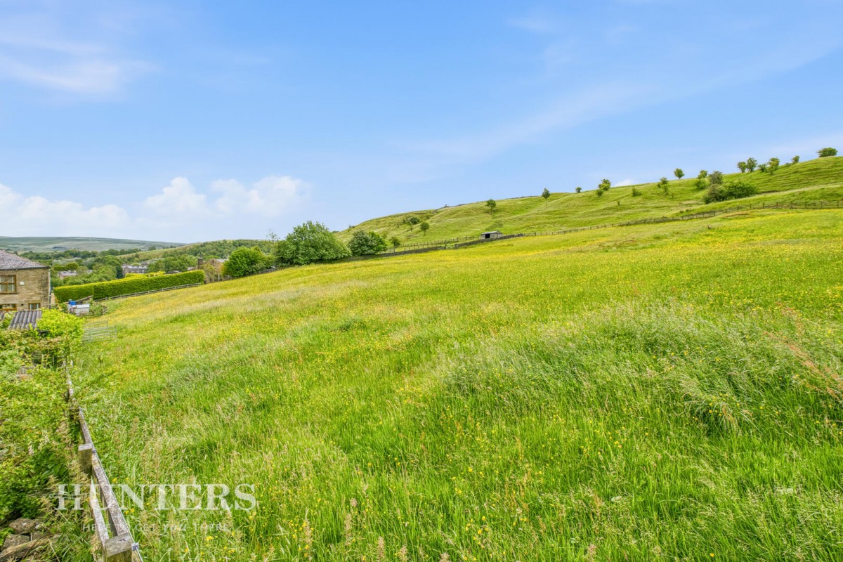 Hollingworth Road, Littleborough, OL15 0AU