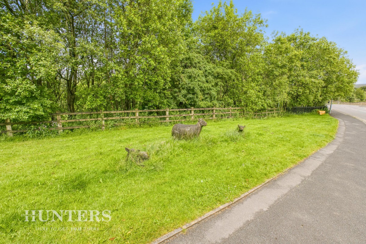 Hollingworth Road, Littleborough, OL15 0AU