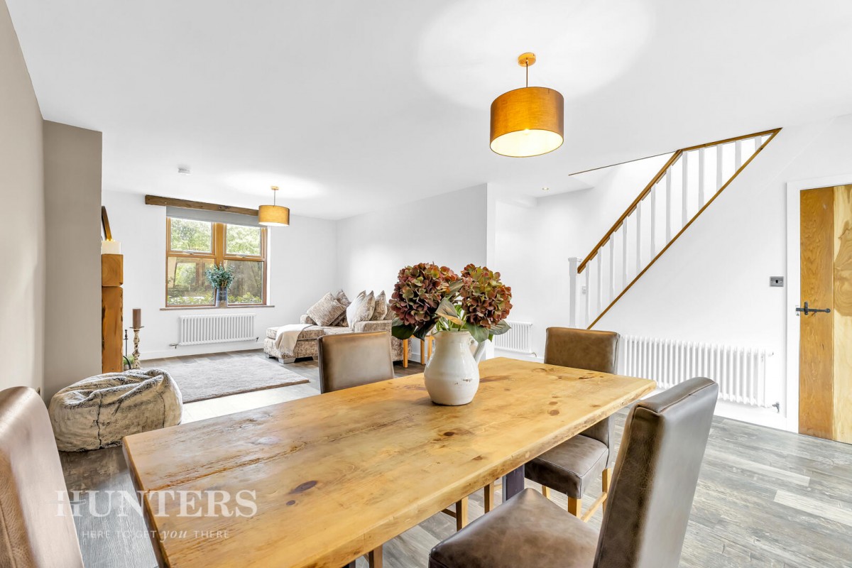 Hollingworth Road, Littleborough, OL15 0AU
