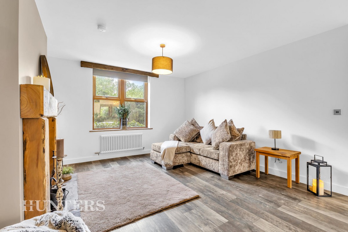 Hollingworth Road, Littleborough, OL15 0AU