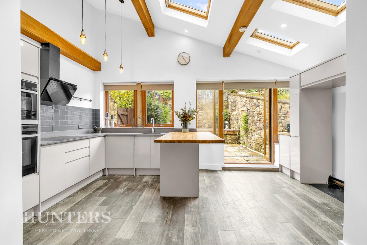 Hollingworth Road, Littleborough, OL15 0AU