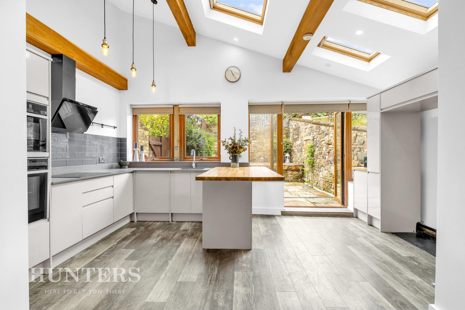 Hollingworth Road, Littleborough, OL15 0AU