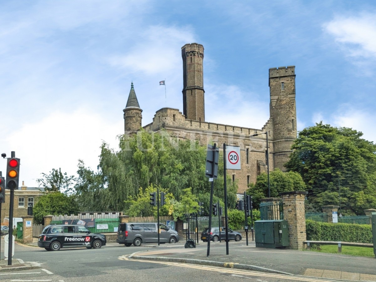 Myddleton Avenue, London, N4