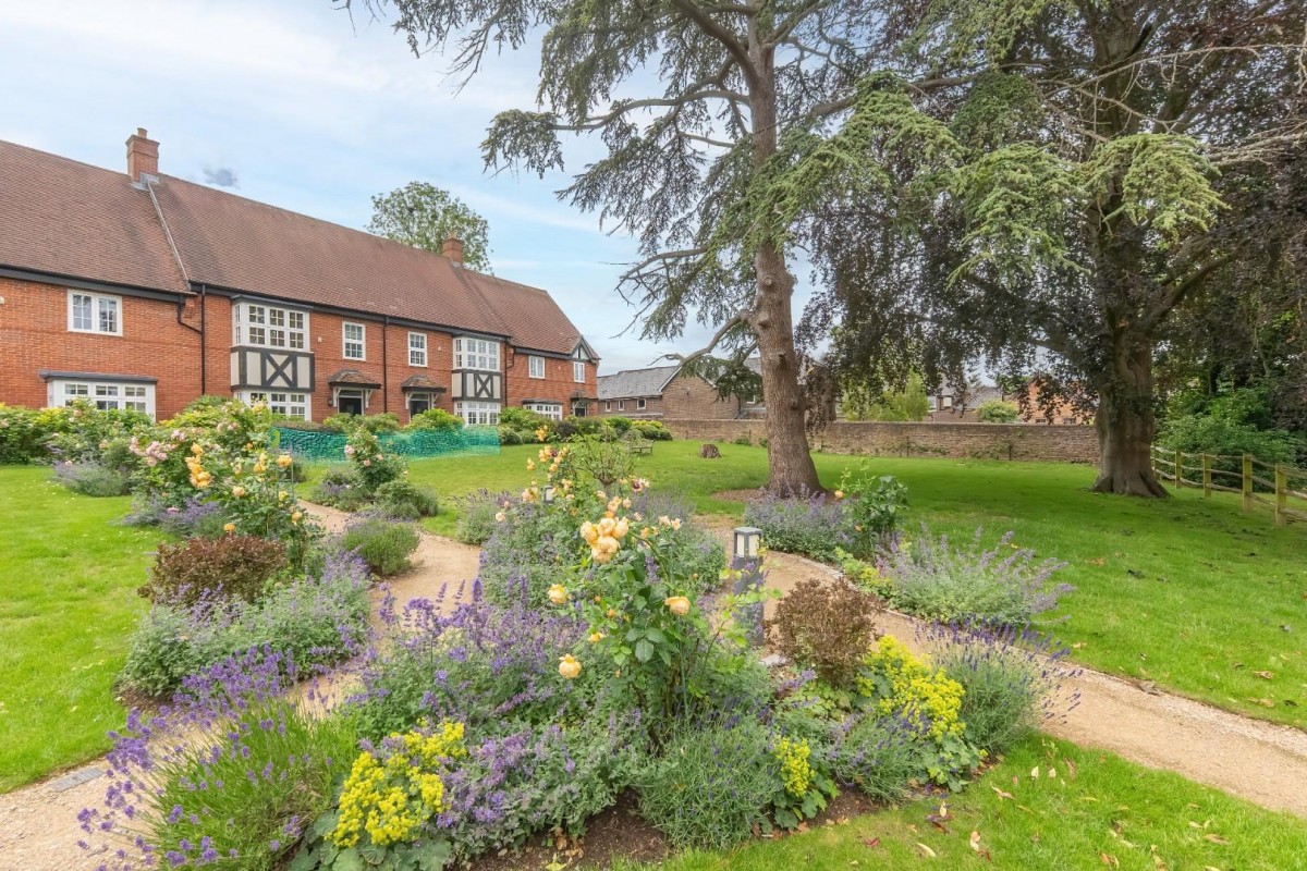 Rothschild Place, Tring