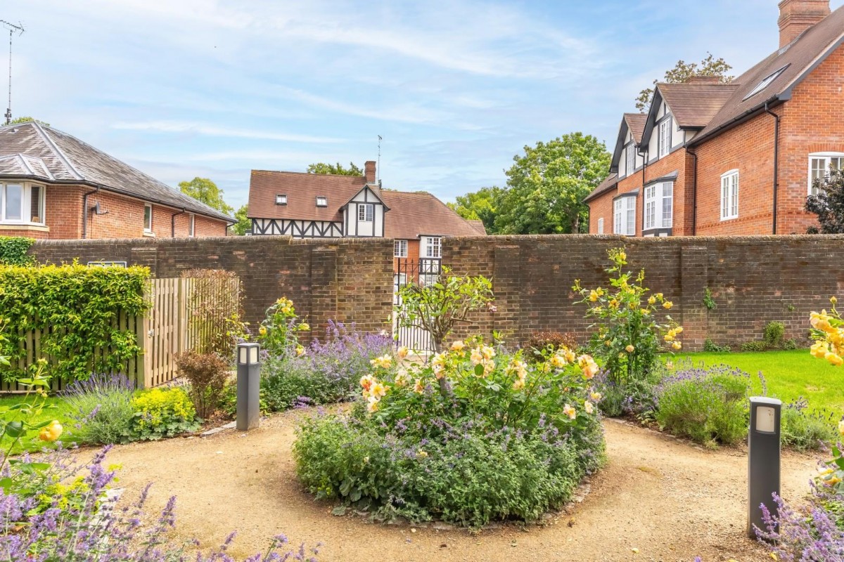 Rothschild Place, Tring