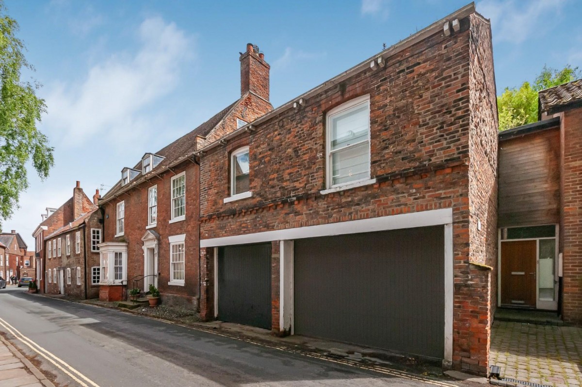 Newbegin, Beverley, HU17 8EG