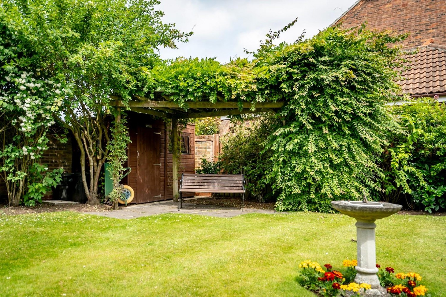 4 bedroom House for sale in Lakeside, Acaster Malbis, York