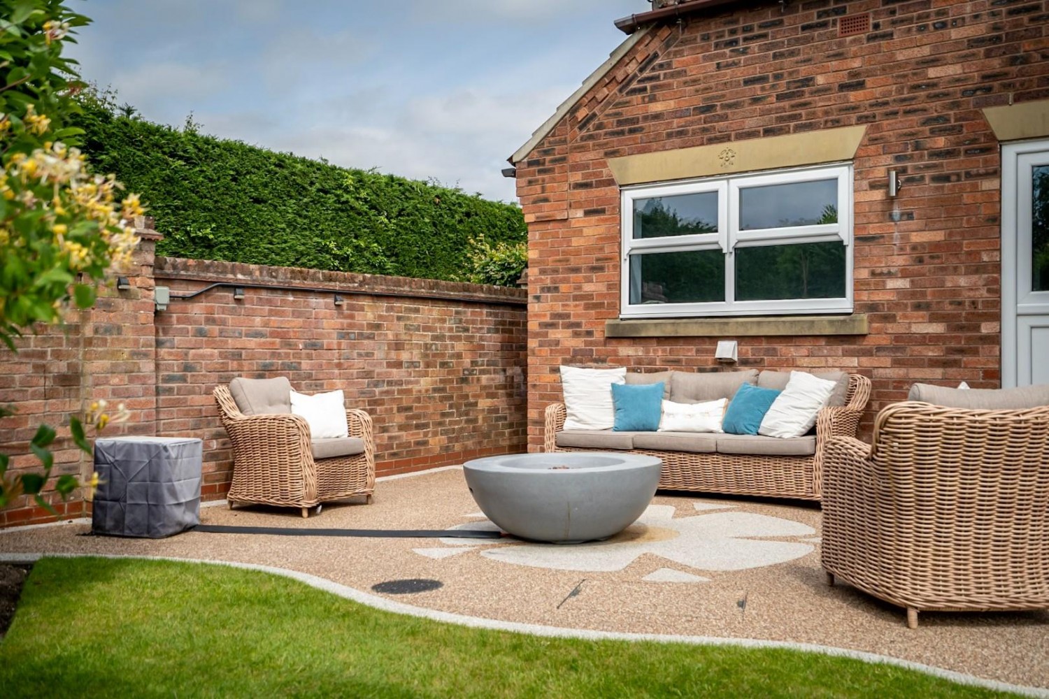 4 bedroom House for sale in Lakeside, Acaster Malbis, York