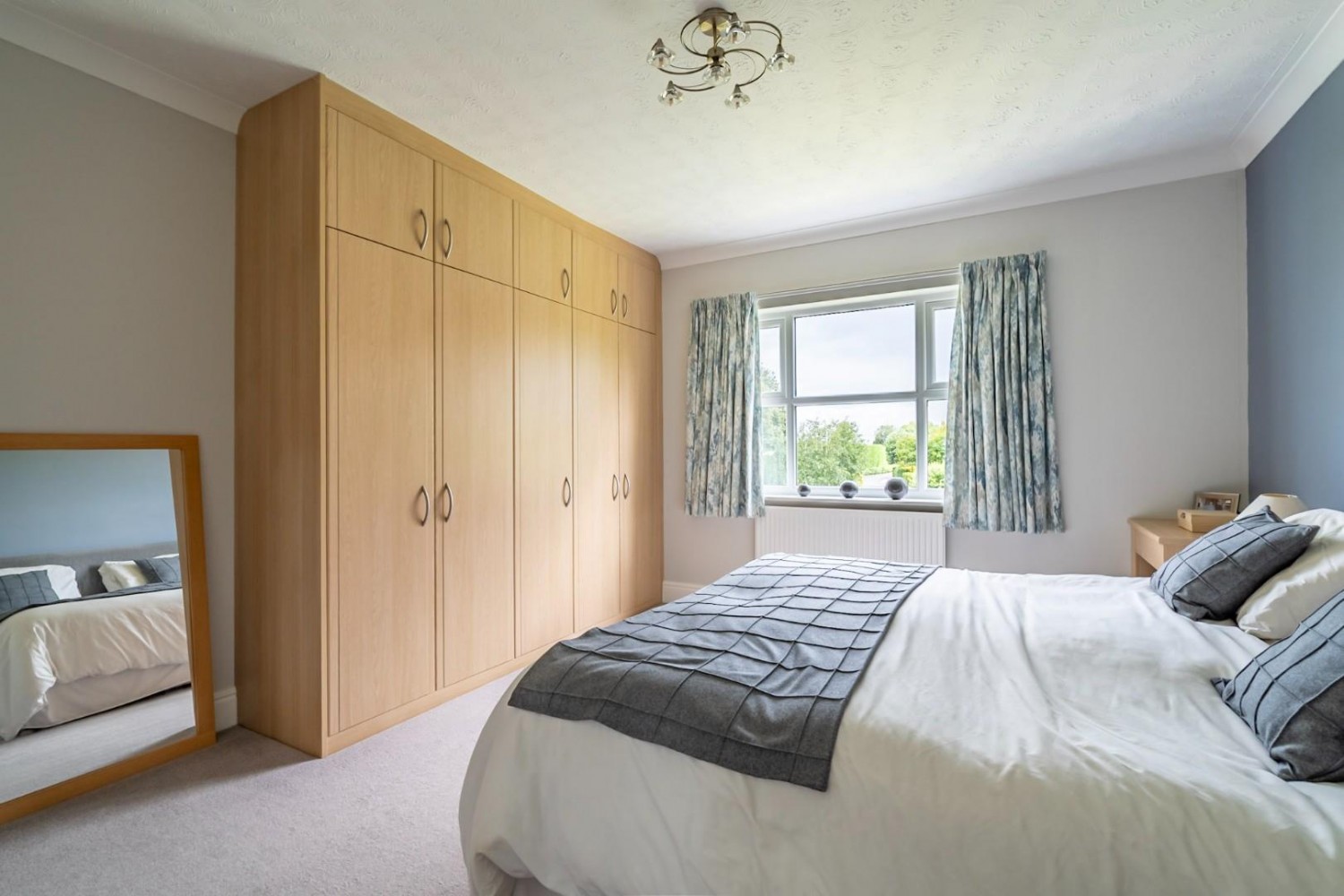 4 bedroom House for sale in Lakeside, Acaster Malbis, York