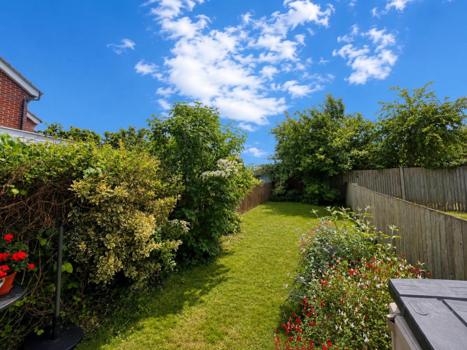 2 bedroom House for sale in Gordon Close, Ashford