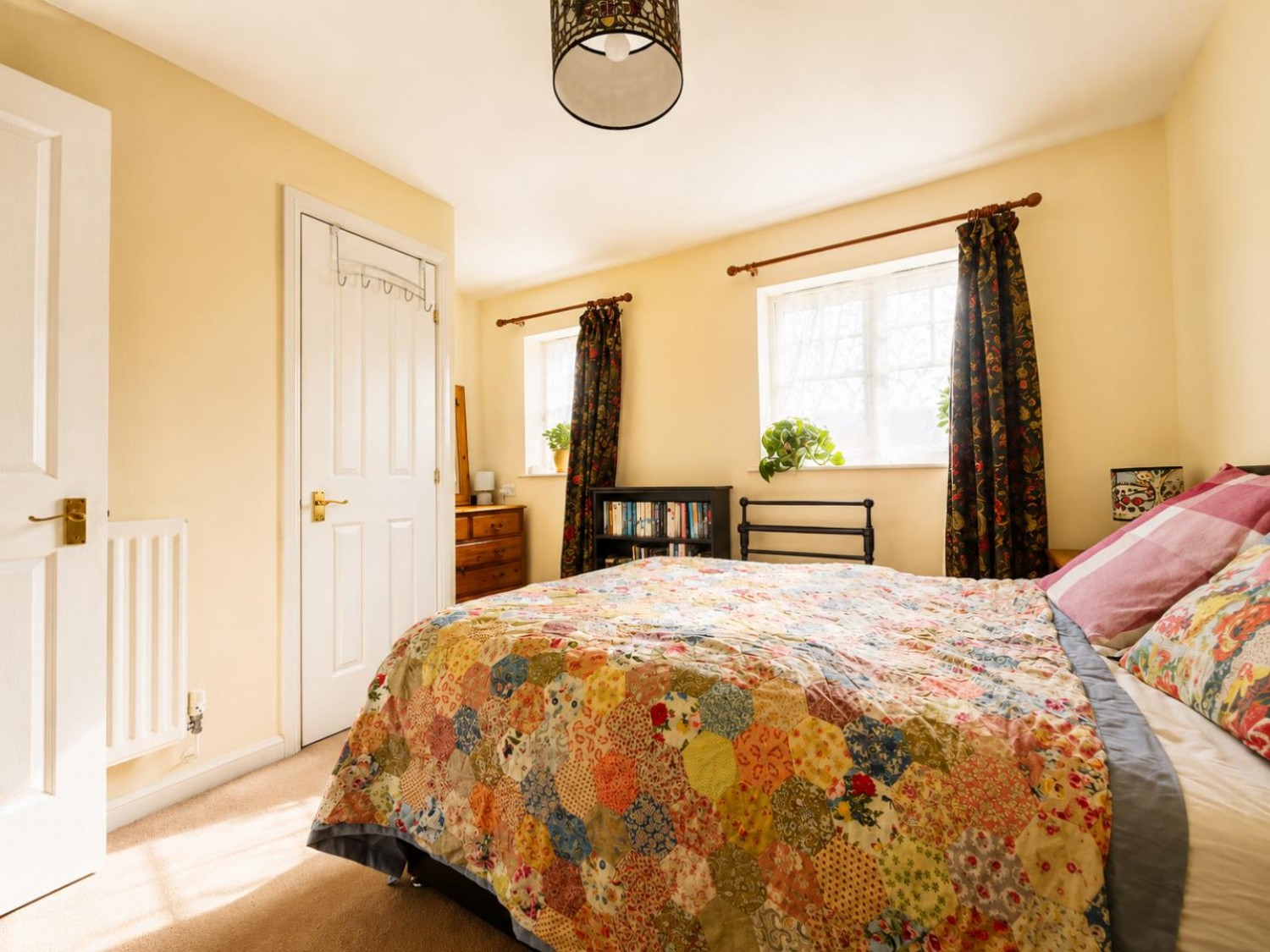 2 bedroom House for sale in Gordon Close, Ashford