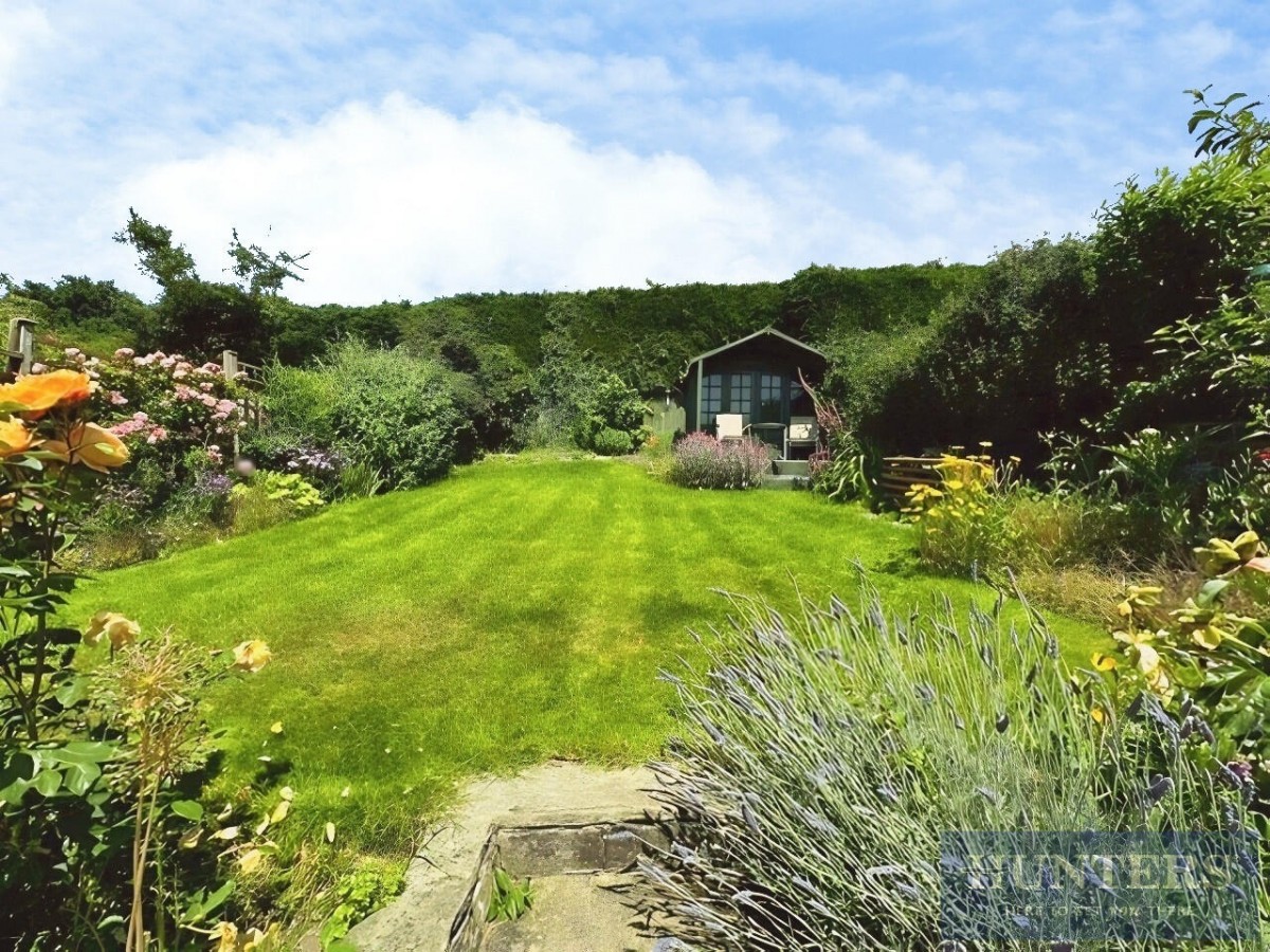 Emmott Drive, Rawdon, Leeds