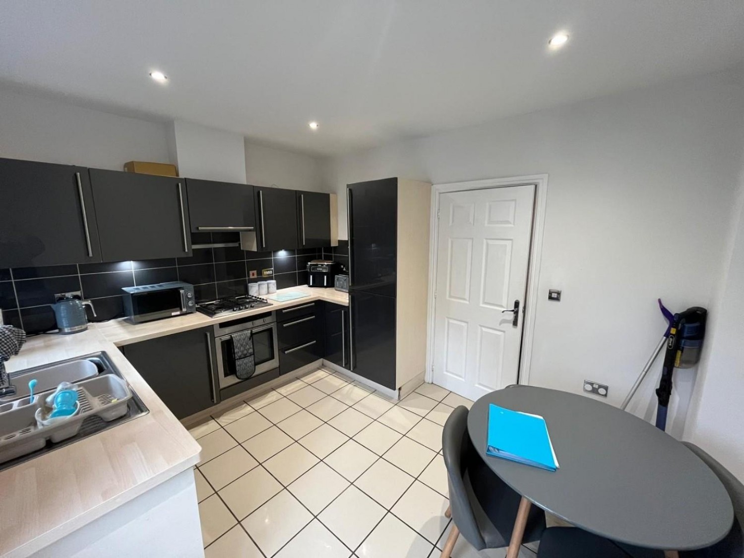 3 bedroom House to let in Boulder Close, Wilnecote, Tamworth
