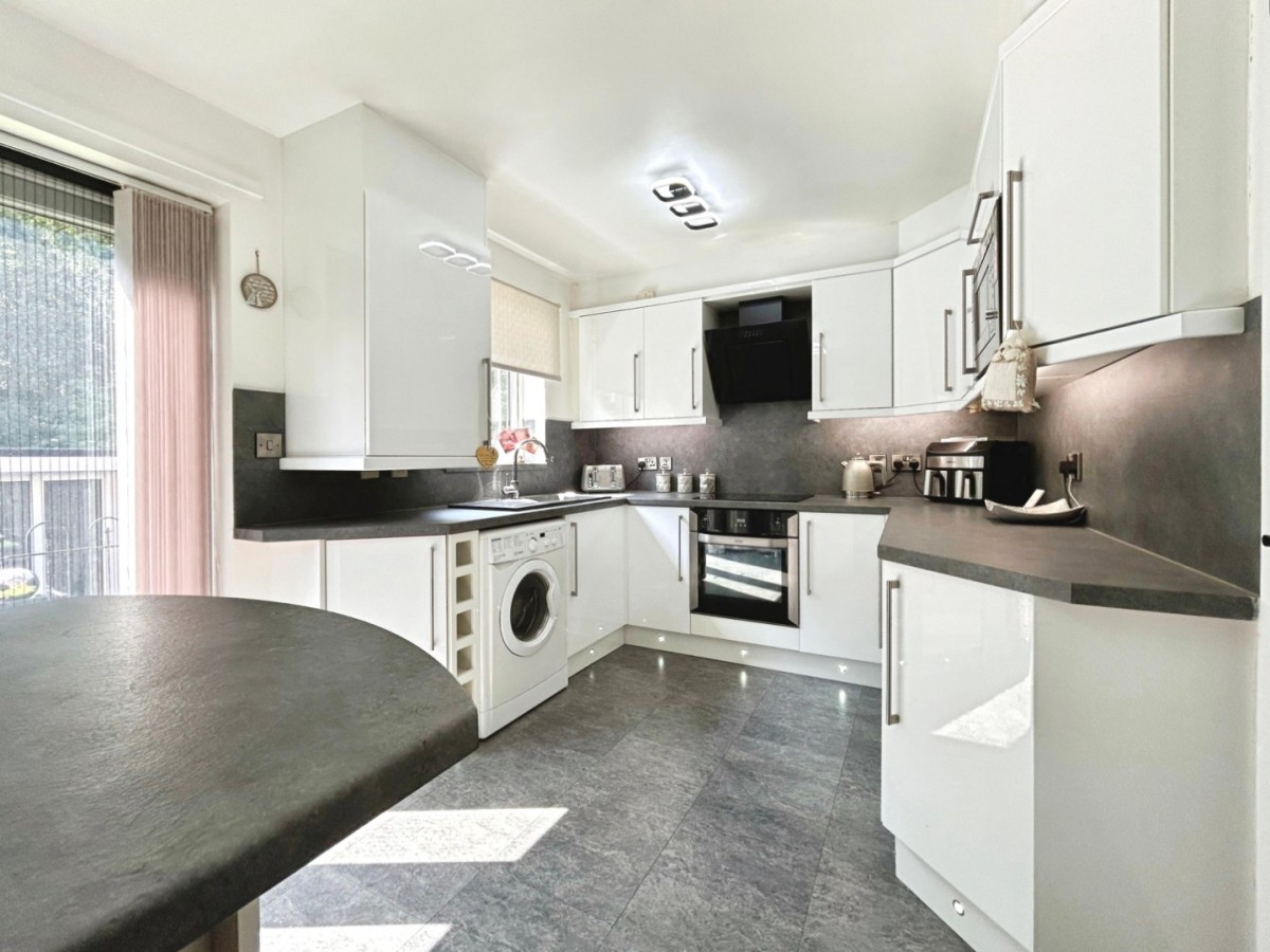 Lawnwood Drive, Goldthorpe, S63 9GD