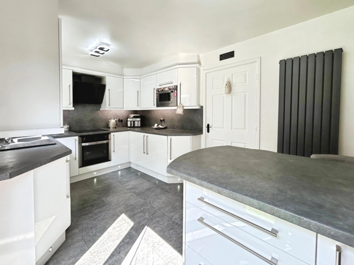 Lawnwood Drive, Goldthorpe, S63 9GD