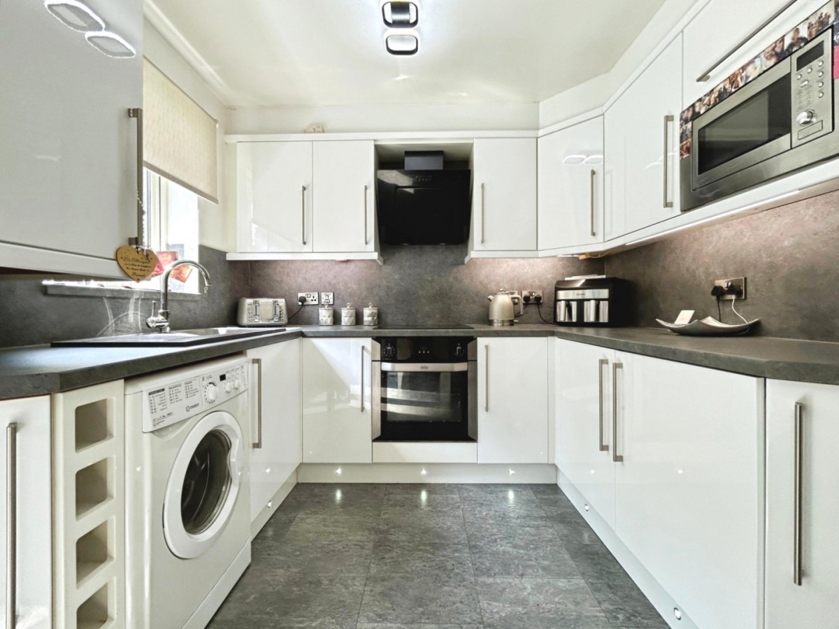 Lawnwood Drive, Goldthorpe, S63 9GD