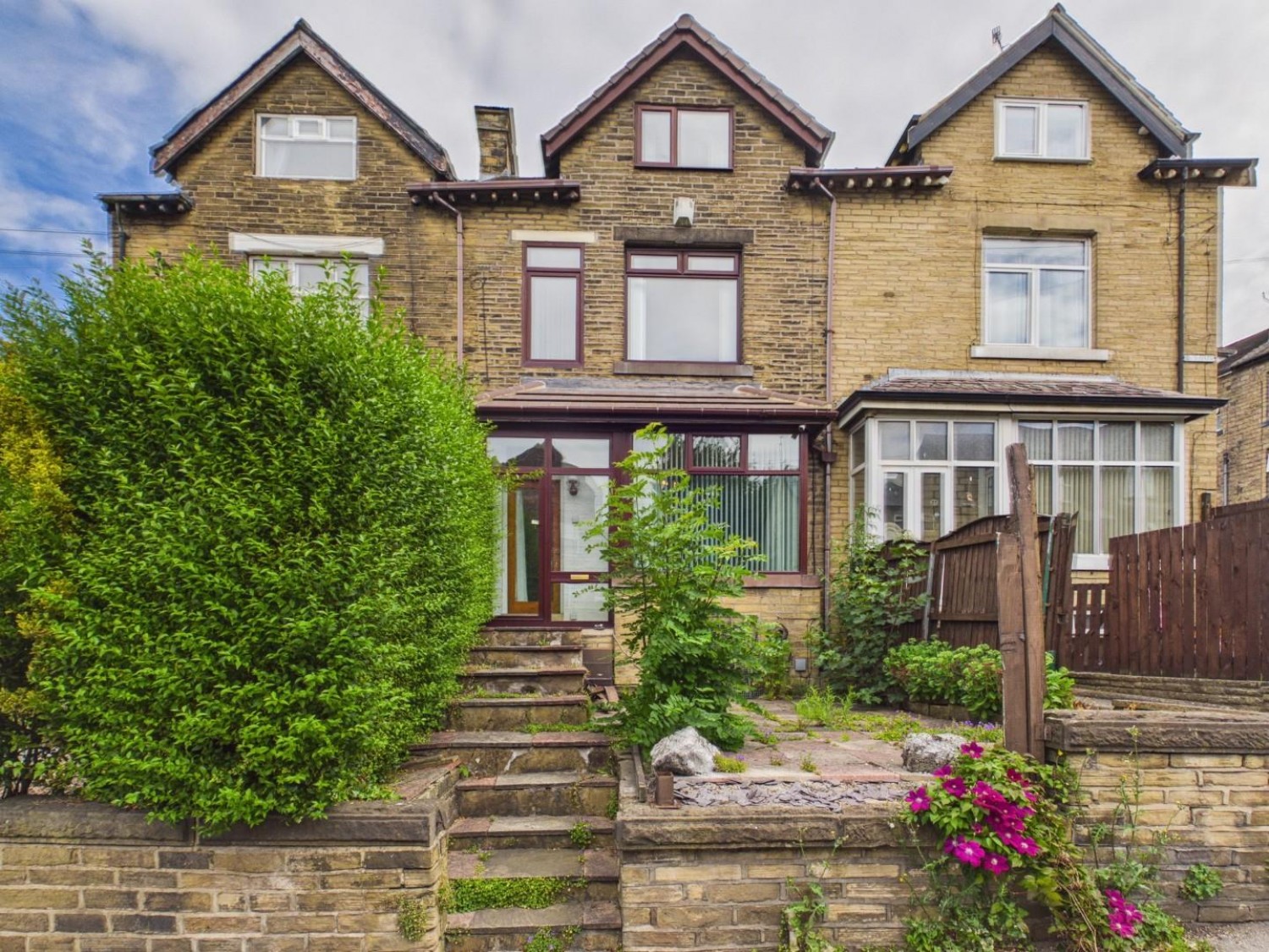 Carr Lane, Shipley