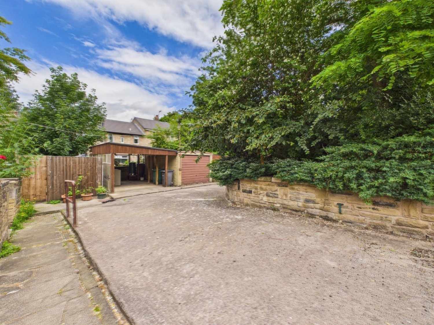 Carr Lane, Shipley