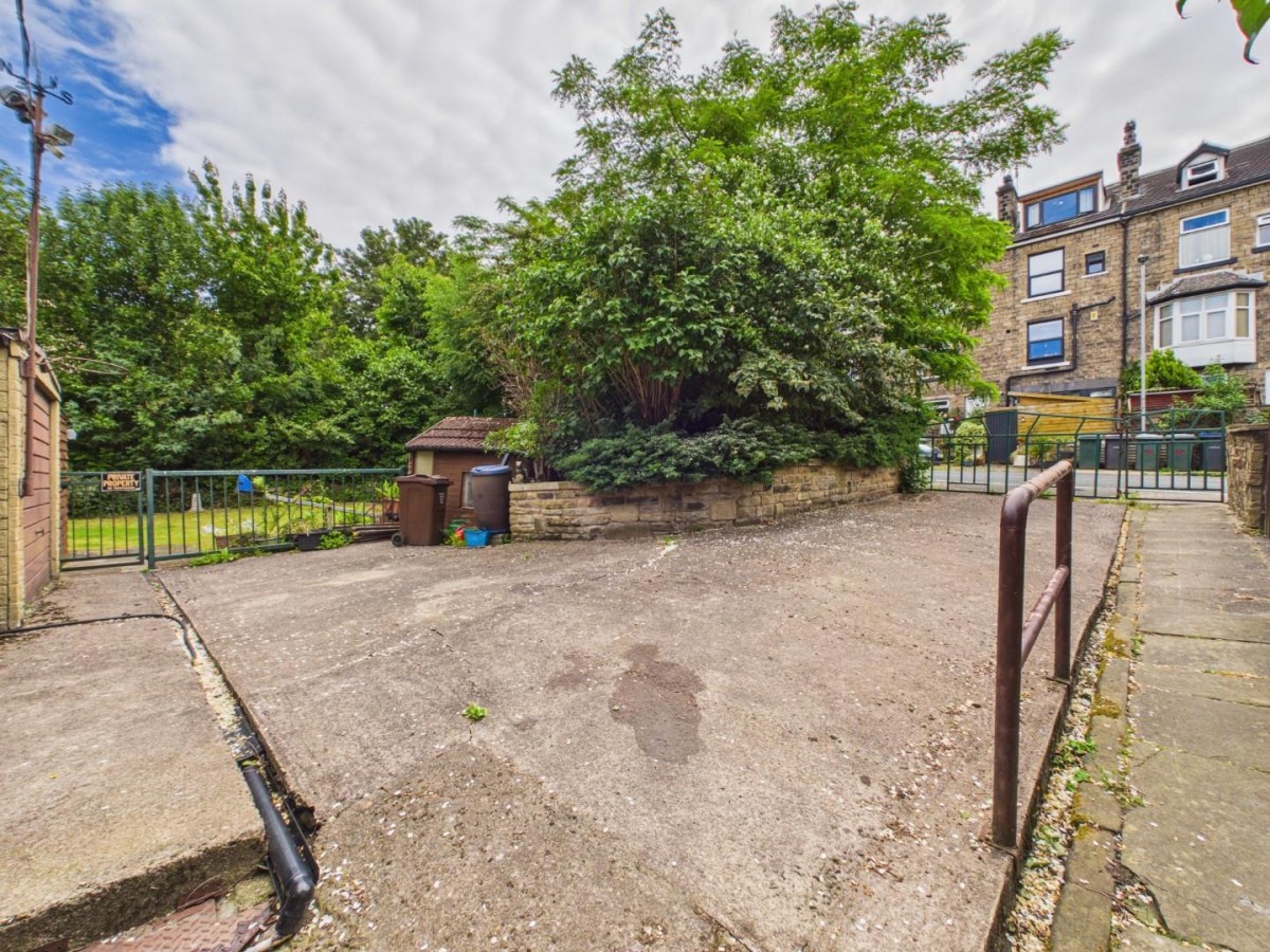 Carr Lane, Shipley