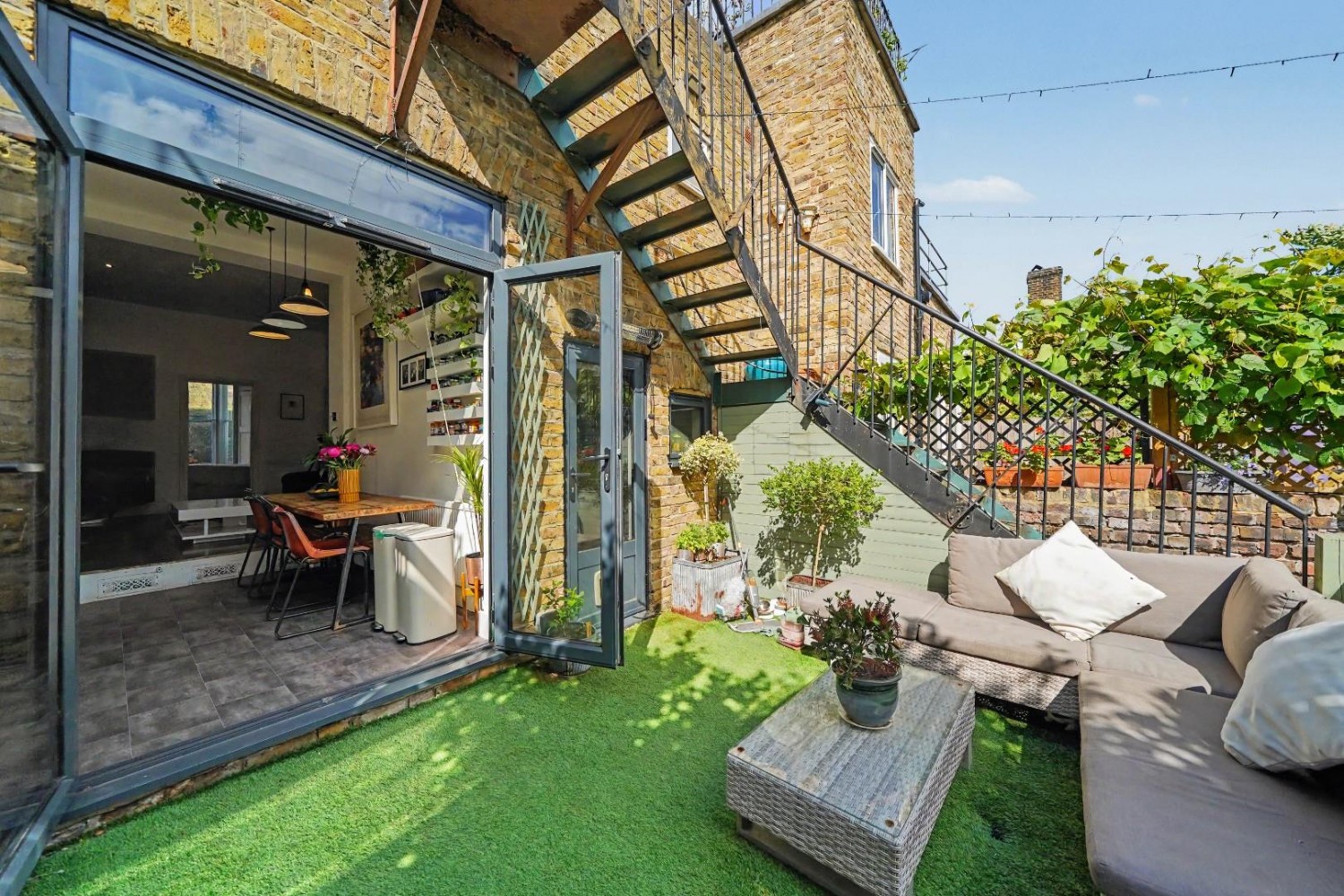 Graham Road, London, E8