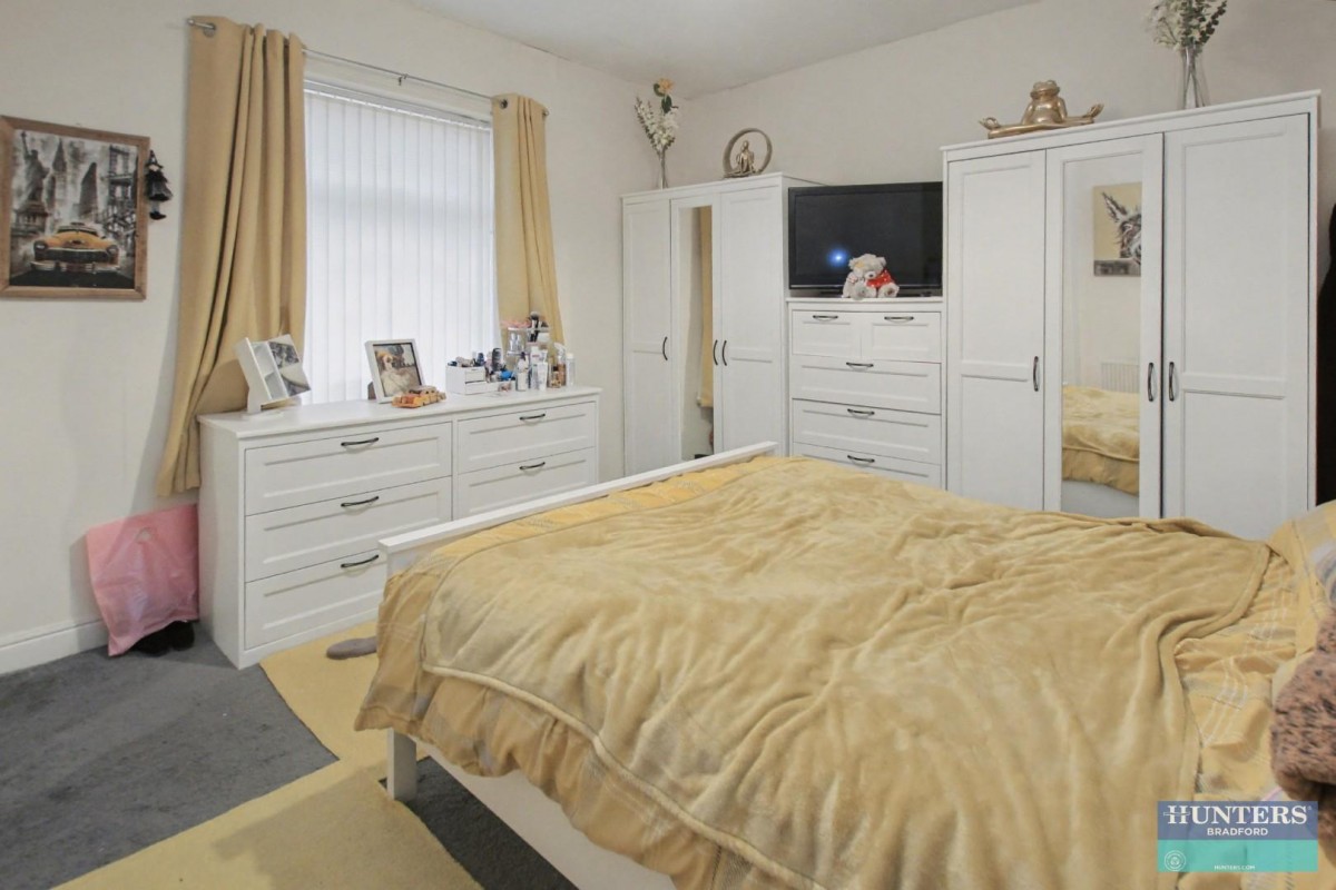Sunny Bank Avenue Bradford, BD5 8NA