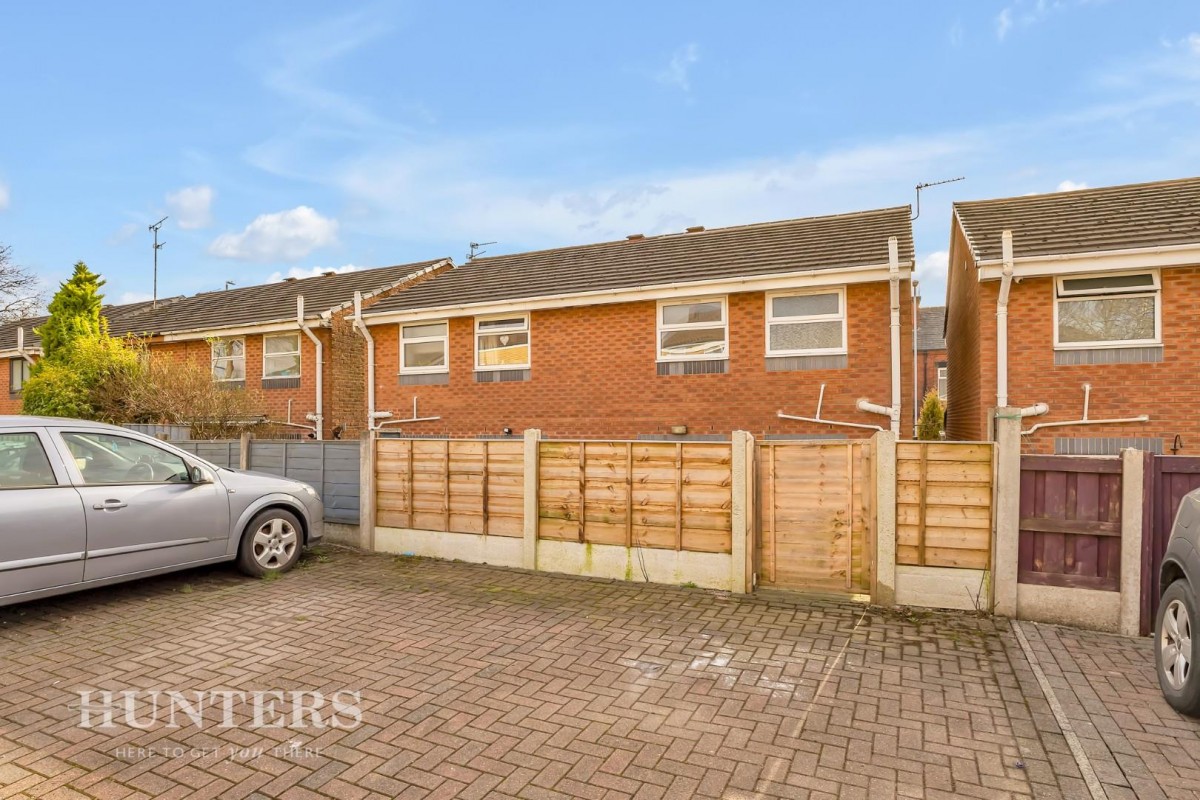 Halifax Road, Hurstead, OL12 9QZ