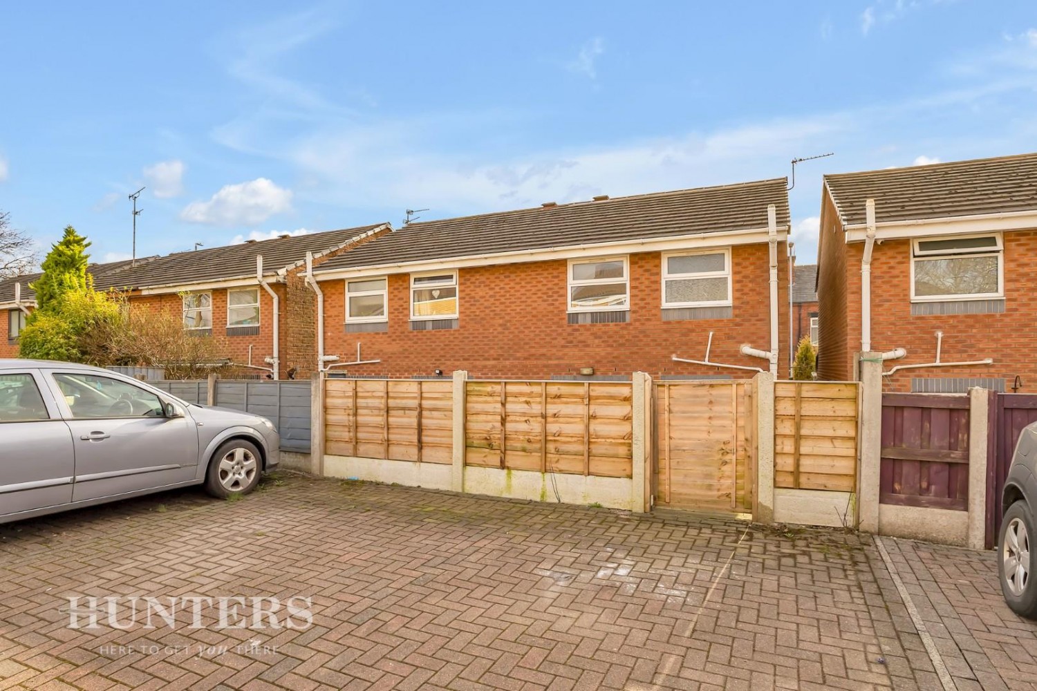 Halifax Road, Hurstead, OL12 9QZ
