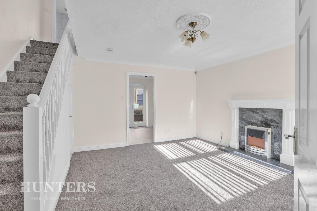 Halifax Road, Hurstead, OL12 9QZ