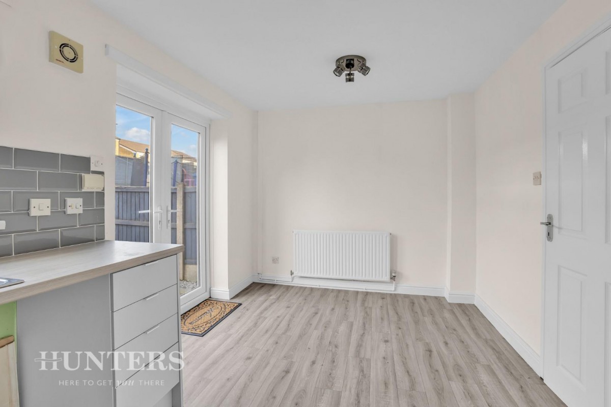 Halifax Road, Hurstead, OL12 9QZ