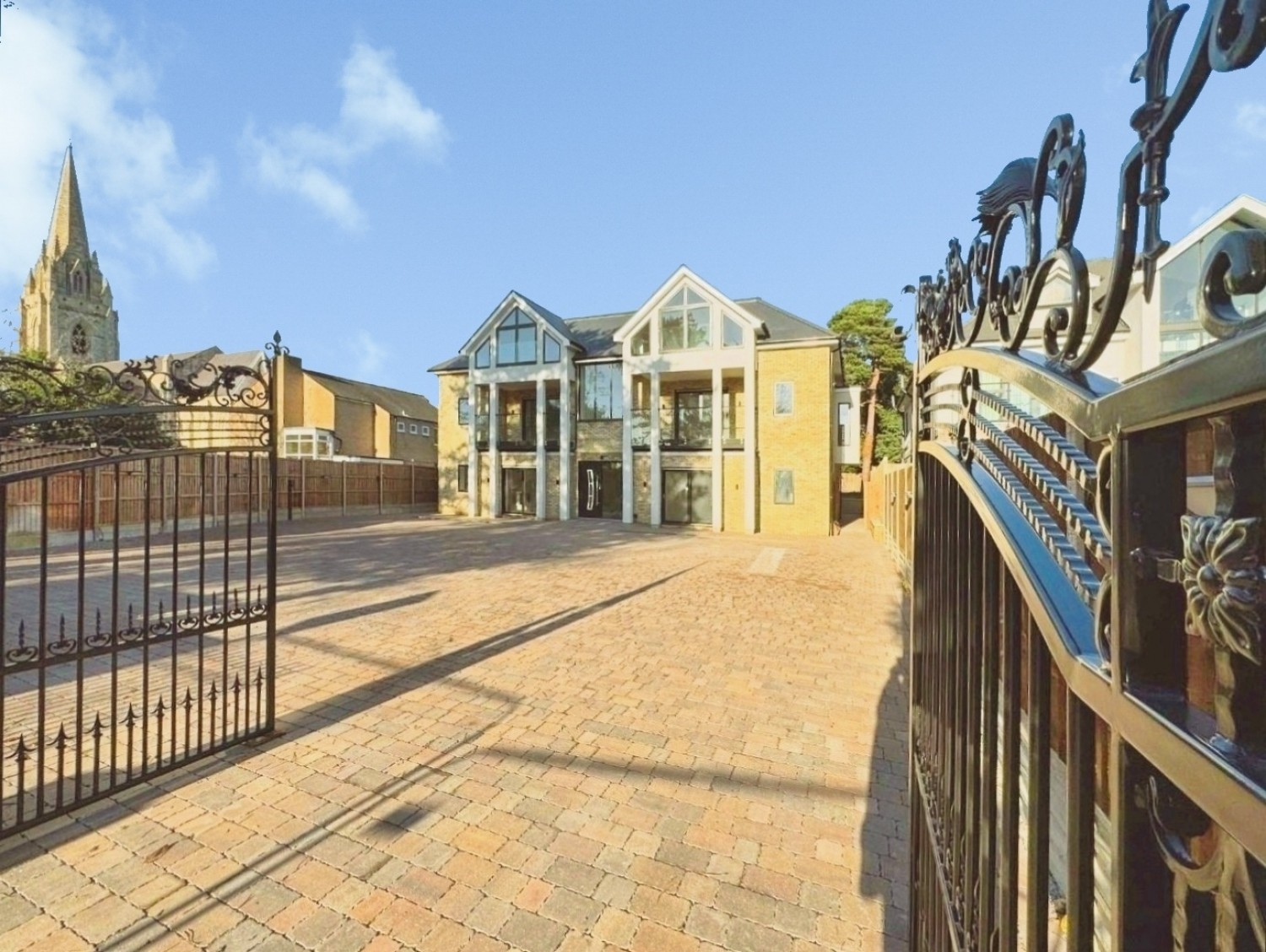2 bedroom Flat to let in Bickley Park Road, Bickley, Bromley