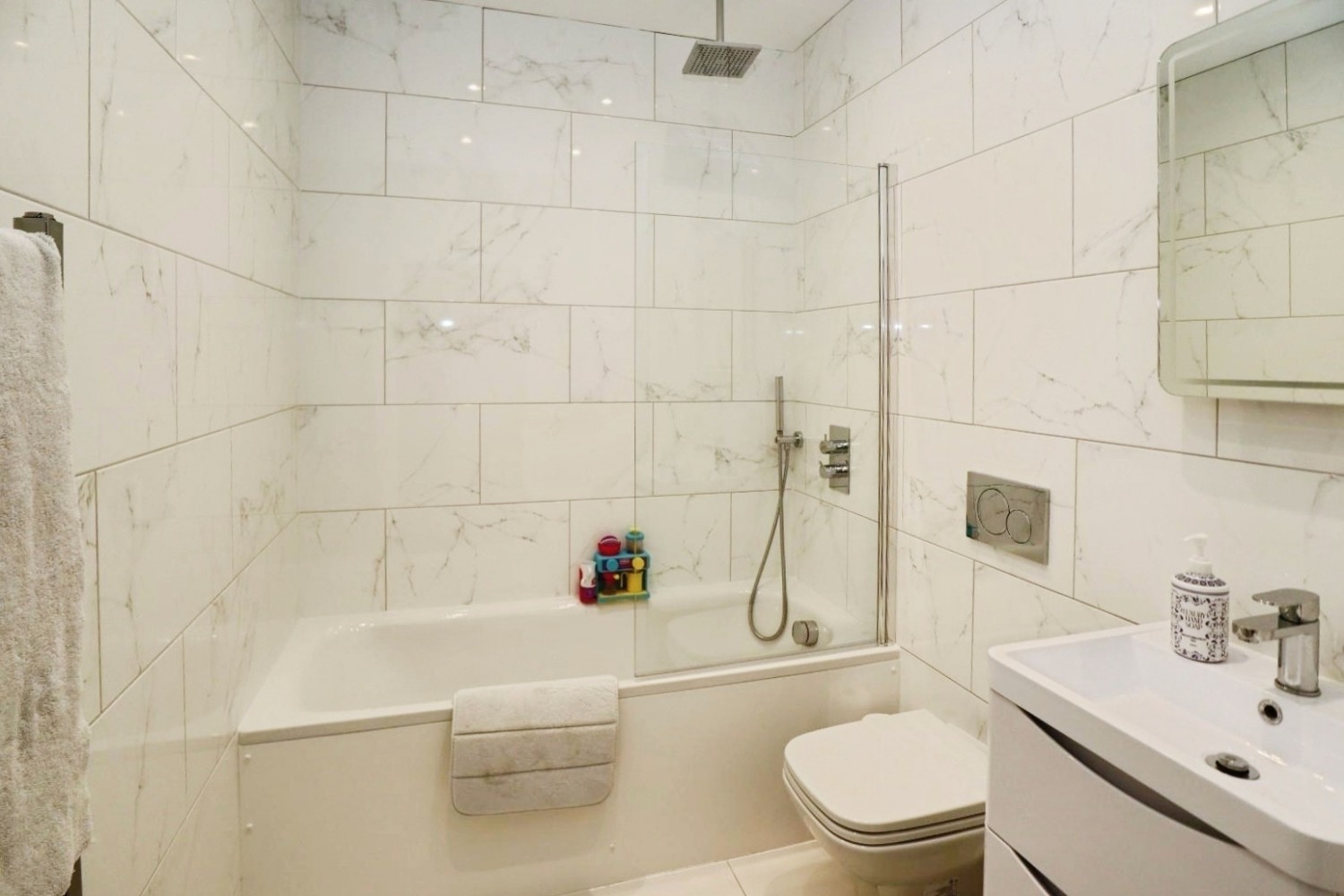 2 bedroom Flat to let in Bickley Park Road, Bickley, Bromley