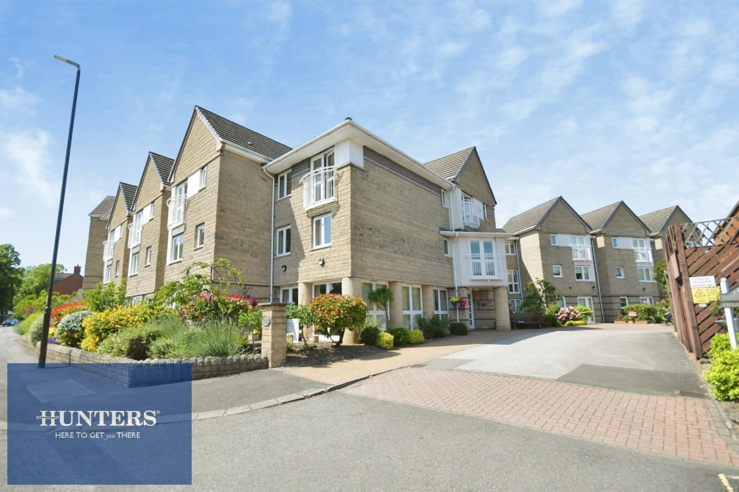 1 bedroom Flat for sale in Stephenson Court, Chatsworth Road, Brampton, Chesterfield, S40 3JW