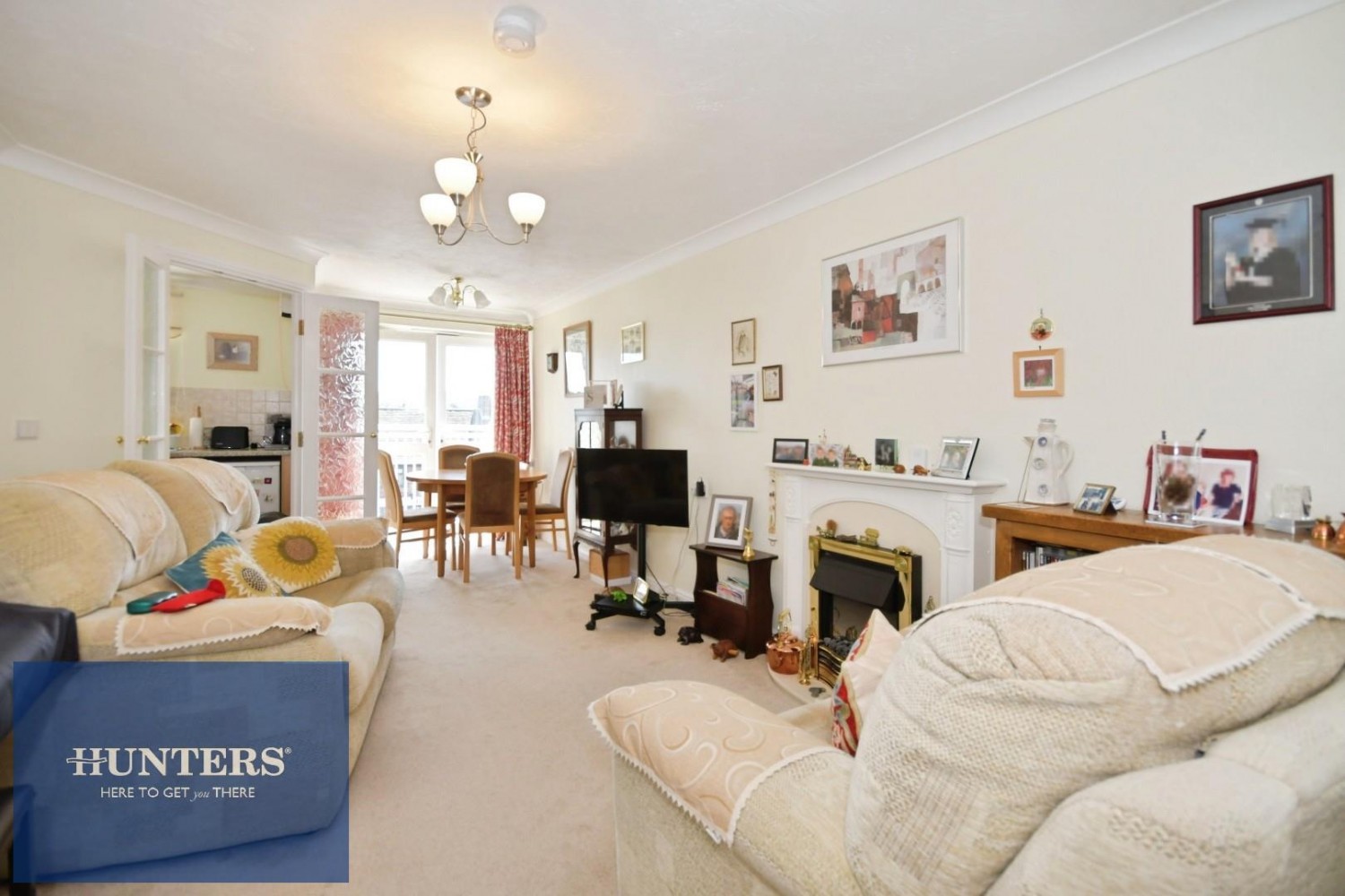 1 bedroom Flat for sale in Stephenson Court, Chatsworth Road, Brampton, Chesterfield, S40 3JW