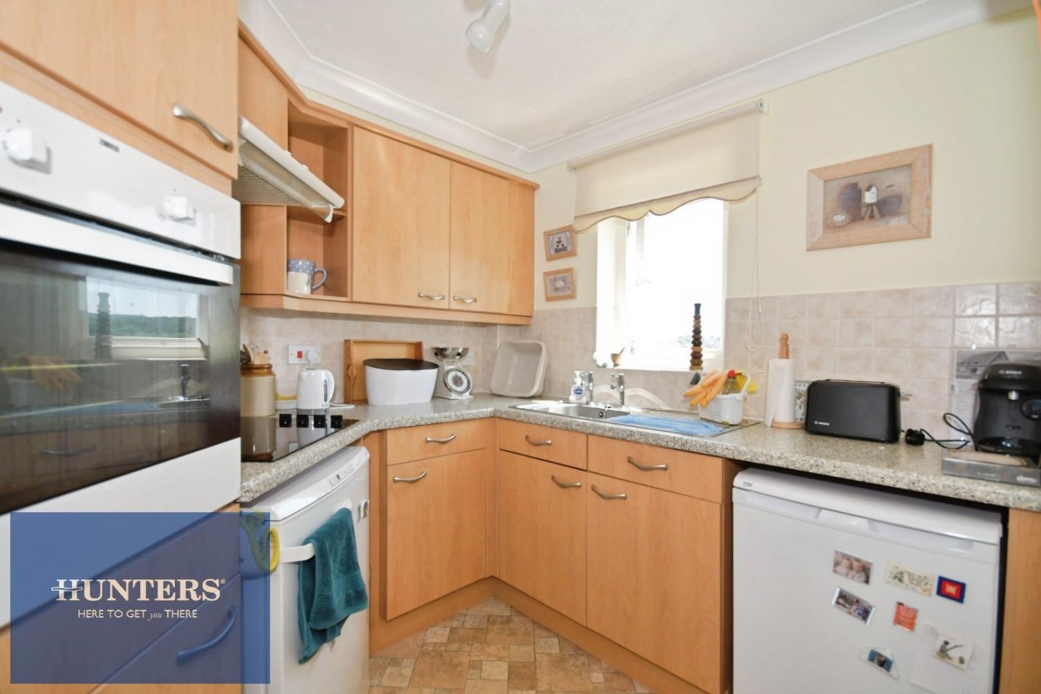 1 bedroom Flat for sale in Stephenson Court, Chatsworth Road, Brampton, Chesterfield, S40 3JW