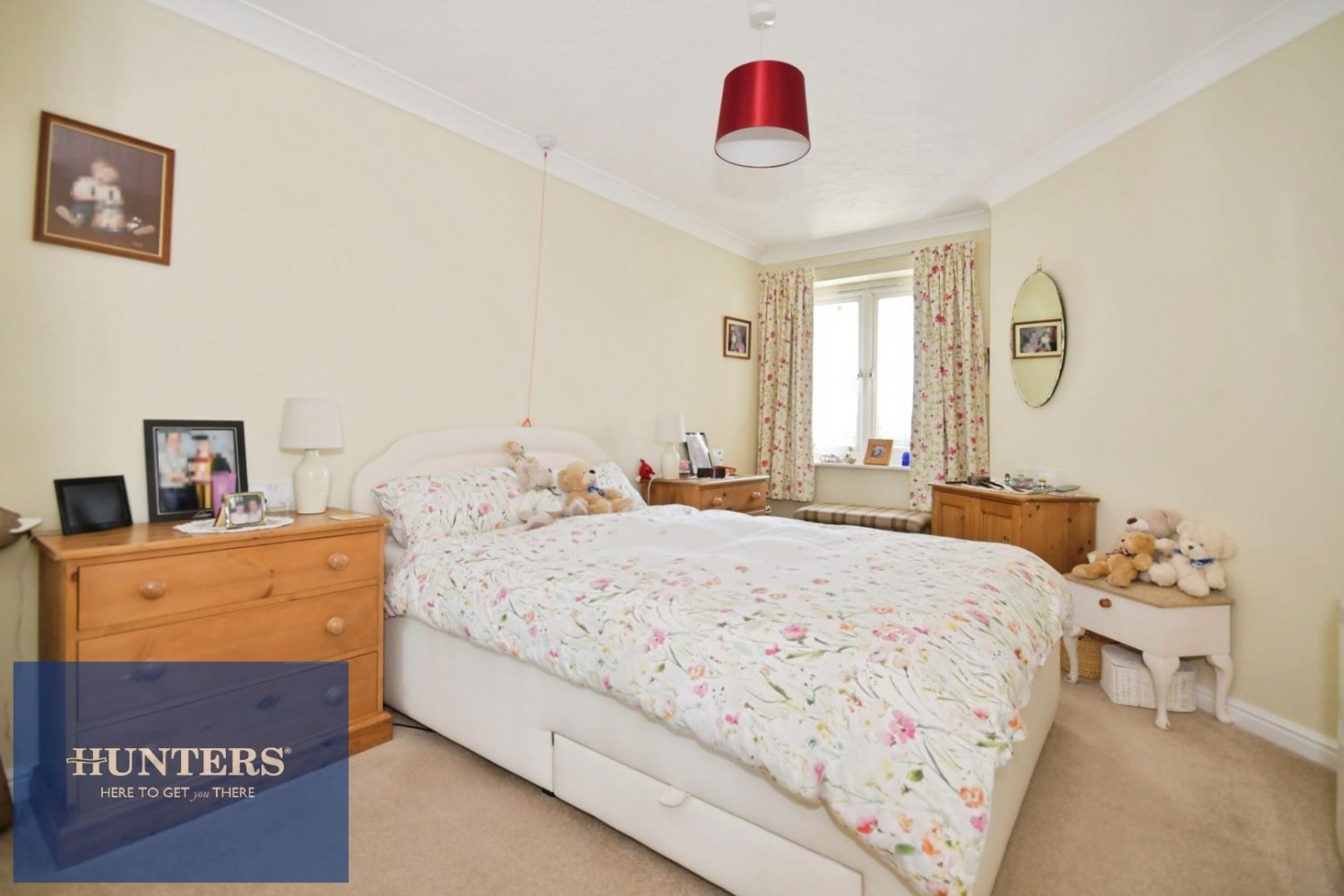 1 bedroom Flat for sale in Stephenson Court, Chatsworth Road, Brampton, Chesterfield, S40 3JW