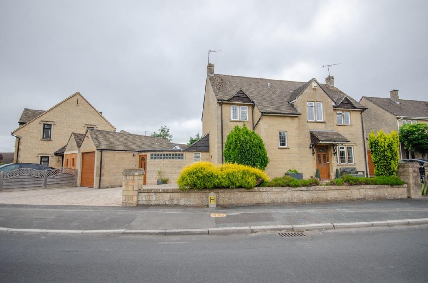 4 bedroom House for sale in Park Crescent, Frenchay, Bristol, BS16 1PD