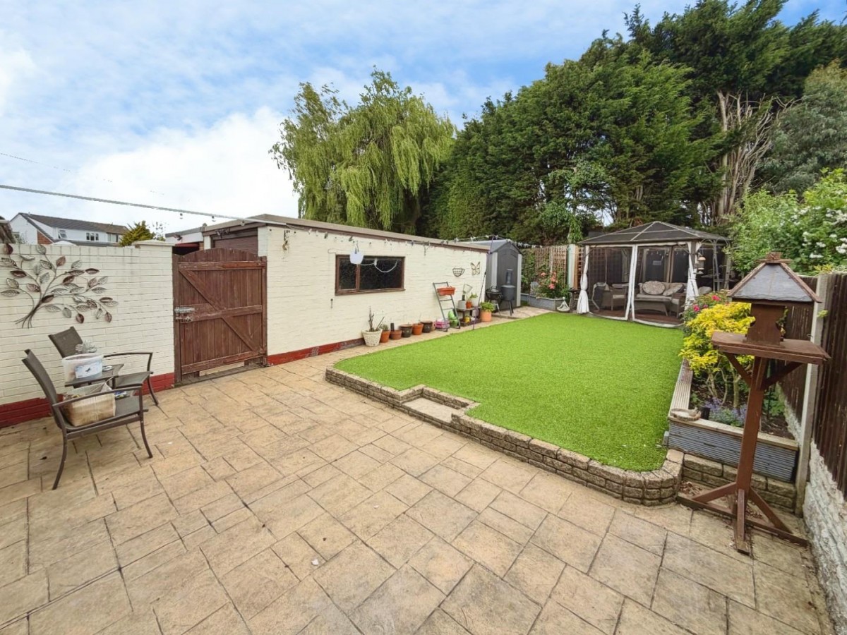 James Avenue, Great Sutton