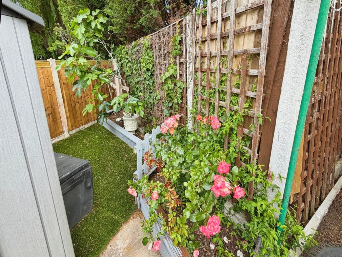 James Avenue, Great Sutton